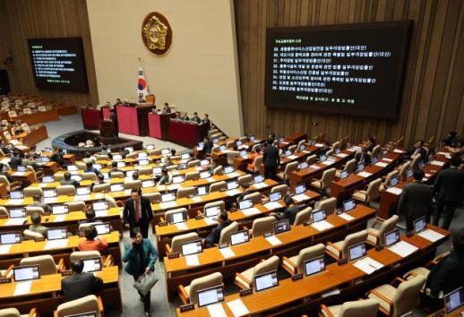 국회법 개정안 운영위 소위 통과에 與 필버 제대로법 vs 野 필버 무력화