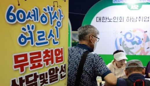 Góc khuất sau tỷ lệ việc làm người cao tuổi cao nhất OECD của Hàn Quốc…Phải làm việc đến năm 73 tuổi để sinh tồn