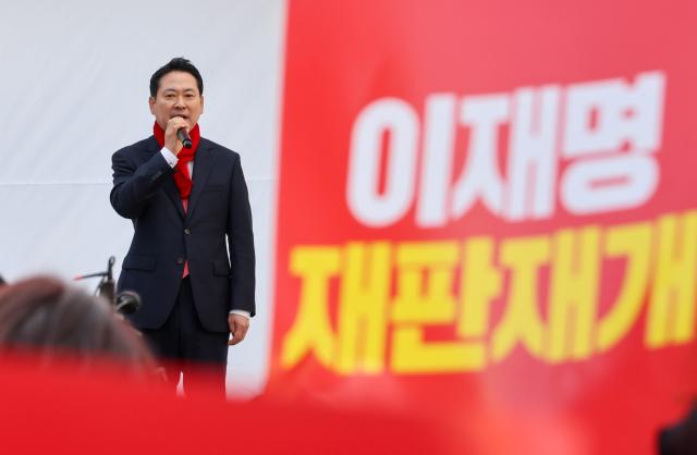 장동혁 국민의힘 대표가 26일 충남 천안종합버스터미널 조각광장에서 열린 민생회복과 법치수호 충남 국민대회에서 발언하고 있다 사진연합뉴스