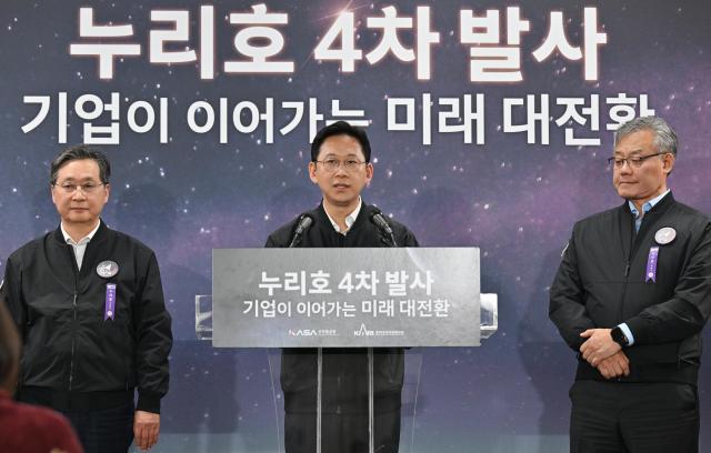 배경훈 과학기술부총리 겸 과학기술정보통신부 장관이 26일 전라남도 고흥 나로우주센터에서 누리호 4차 발사 결과 브리핑을 하고 있다사진한국항공우주연구원