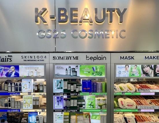 Cửa hàng concept K-Beauty của GS25 Việt Nam có gian hàng chuyên biệt về mỹ phẩm Hàn Quốc ẢnhGS25 Vietnam
