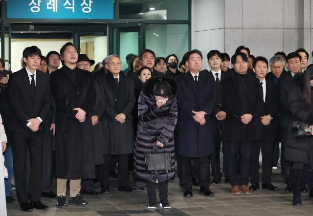 Familes and actors bidding their last farewell to actor Lee Soon-jae who died at the age of 91 at Seoul Asan Medical Center on Nov 27 2025 Joint Press Corp