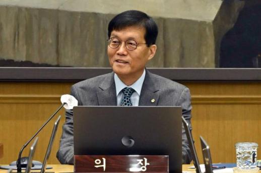 李총재 금리 인상 논의 전혀 없다…금통위원 3개월 내 인하 3명· 동결 3명