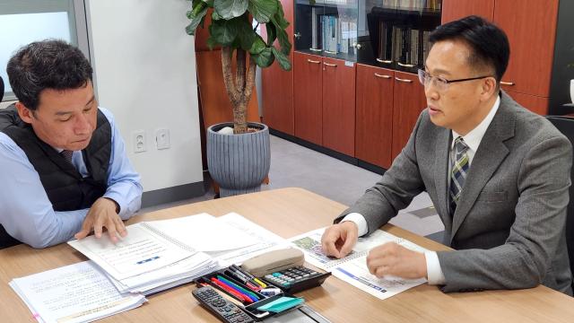 목포시장 권한대행 조석훈 부시장은 행정안전부 하종목 지방재정국장 지용구 교부세과장과 연이어 면담을 갖고 현안사업을 설명하고 적극적인 지원을 요청했다사진목포시