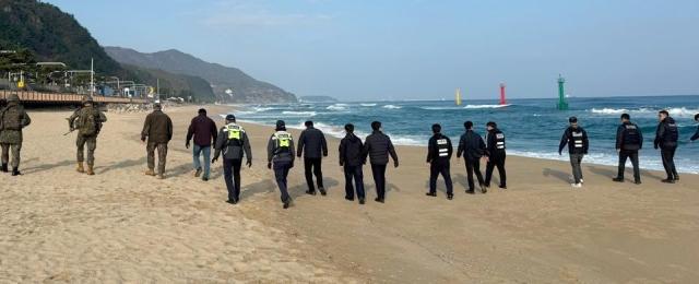 강릉해경 마약류 유입 차단 해안가 합동 수색 사진강릉 해경