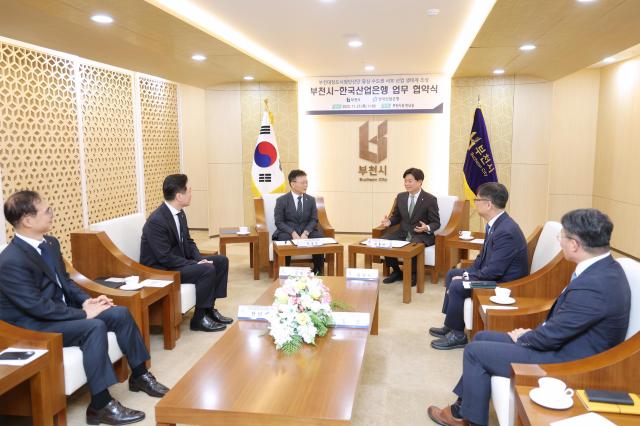27일 부천시와 한국산업은행이 수도권 서부 산업 생태계 조성 업무협약을 체결했다 사진부천시