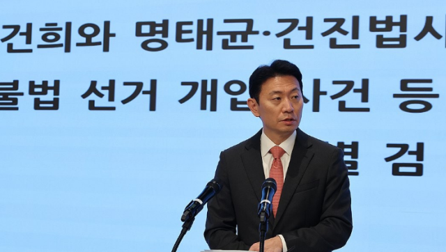 김건희 여사와 관련 의혹을 수사 중인 민중기 특별검사팀의 박상진 특검보가 27일 서울 종로구 특검 사무실에서 양평군 공무원 사망 감찰 결과를 발표하고 있다 사진연합뉴스