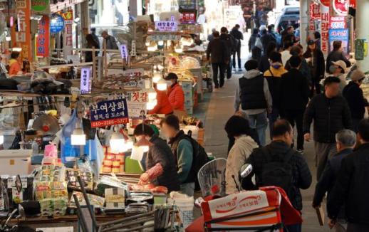 Sticky prices and weak won to stretch Koreas belt-tightening to next year 