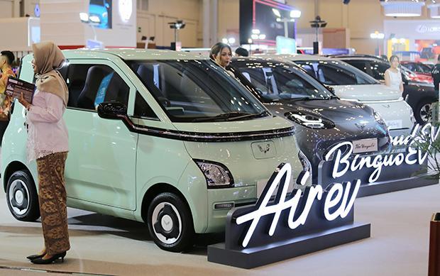 SGMW上汽通用五菱汽車가 인도네시아에서 생산 판매하는 EV 21일 인도네시아 반텐주 사진NNA