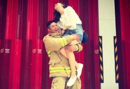 당신은 홍콩의 영웅…결혼 한 달 앞둔 소방관, 아파트 화재 현장서 순직