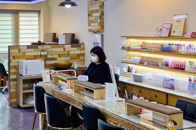 경남정보대 네일아티스트 창업전문가 과정을 통해 자신이 만든 네일샵 _라온네일_을 창업한 한주화씨사진경남정보대