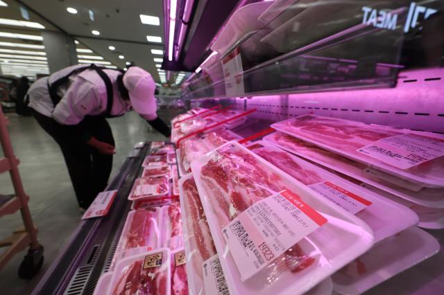 4일 서울 시내의 한 대형마트에 진열된 돼지고기사진연합뉴스