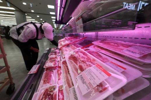 3개월만에 늘어난 소비 3.5%↑…생산 2.5% 줄어 광공업·서비스업 부진(종합)