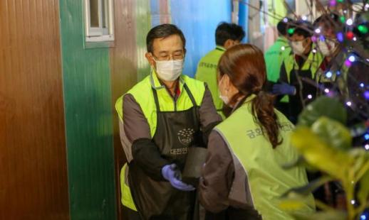 금호석유화학그룹, 시각장애인 산행·연탄 봉사...지역 맞춤형 사회공헌 실천