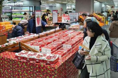 [김아령의 주말 장바구니] 대형마트 초특가 맞불…제철 먹거리·홈파티 수요 공략