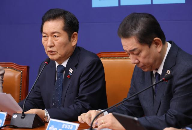 정청래 더불어민주당 대표가 28일 국회에서 열린 최고위원회의에서 발언하고 있다 사진연합뉴스