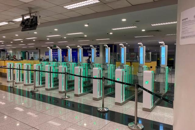 니노이 아키노 국제공항NAIA을 운영하는 뉴 NAIA 인프라 코프NNIC는 국제선용 제1·제3터미널에 자동화 게이트를 12월부터 순차적으로 도입한다고 밝혔다 이미 자동화 게이트가 설치된 제3터미널 사진NNIC 홈페이지