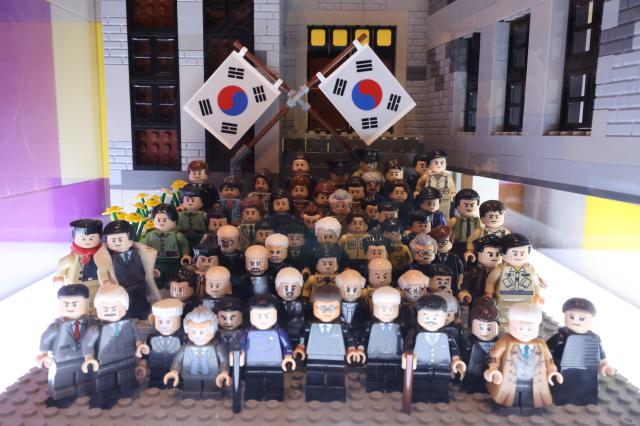 2025년 11월 26일 서울 종로 서울교육박물관에 전시된 대한민국 임시정부 인사 환국 기념을 표현한 레고 작품 AJP Han Jun-gu