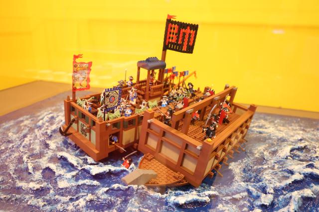 2025년 11월 26일 서울 종로 서울교육박물관에 전시된 레고작품 AJP Han Jun-gu