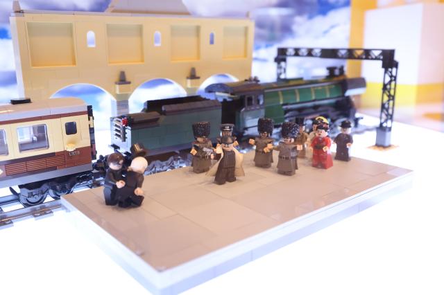 2025년 11월 26일 서울 종로 서울교육박물관에 안중근 의사의 하얼빈 의거를 보여주는 레고 작품 AJP Han Jun-gu