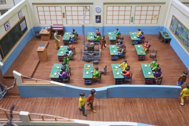 2025년 11월 26일 서울 종로 서울교육박물관에 전시된 미니어쳐 AJP Han Jun-gu