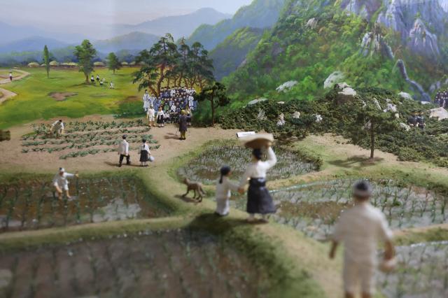 2025년 11월 26일 서울 종로 서울교육박물관에 전시된 미니어쳐 AJP Han Jun-gu