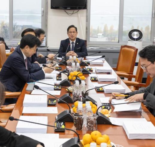 여야, 법인세·교육세 인상안 합의 불발...30일 다시 만나기로