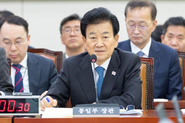 정동영 통일부 장관이 14일 오전 서울 여의도 국회에서 열린 외교통일위원회 전체회의에서 의원 질의에 답변하고 있다 20251114사진유대길 기자 dbeorlf123ajunewscom