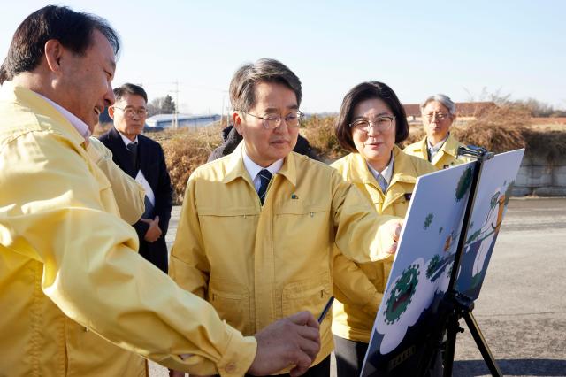 김동연 도지사가 겨울철 동물감염병 예방 위해 거점소독시설 방문했다 사진경기도