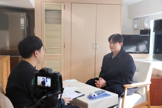 인터뷰 장면 사진 김호이 기자