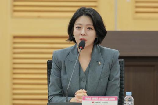 국힘 배현진 천박한 김건희·처참한 계엄 역사와 결별해야