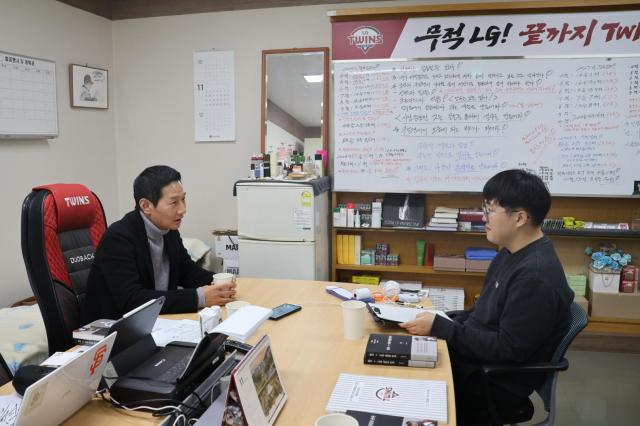 인터뷰 장면 사진 김호이 기자