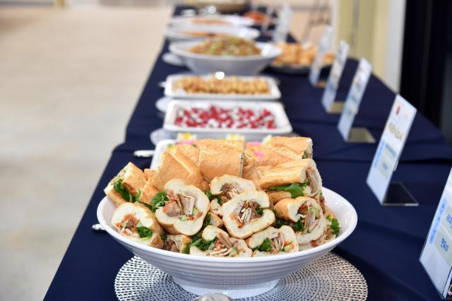 화천지역 다문화가족이 참여한 요리대회가 지난 29일 강원 화천군 화천읍 가족센터에서 최문순 화천군수를 비롯해 결혼이민여성 및 자녀들이 참석한 가운데 열렸다사진화천군