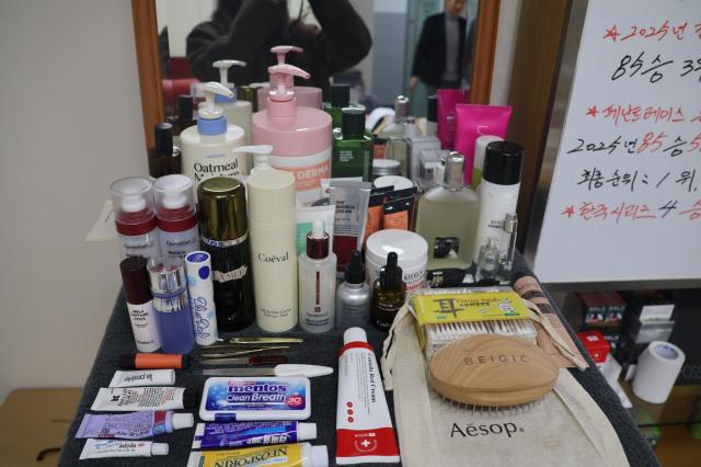 염경엽 감독이 쓰는 화장품들 사진 김호이 기자