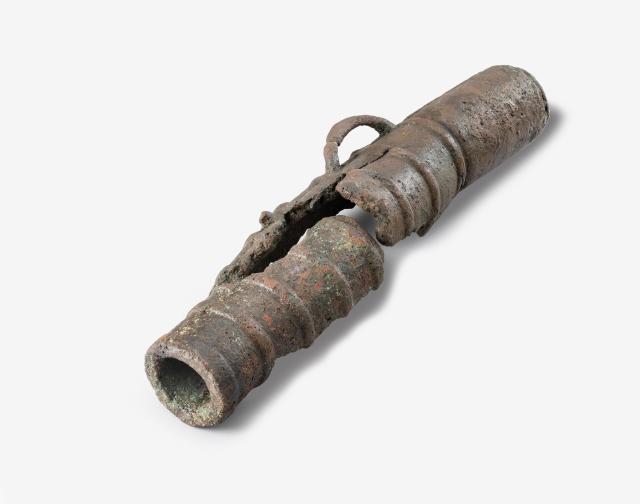 노량해역에서 출수된 지자총통 파편 사진국립중앙박물관 