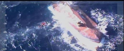 동해해경청, 영덕 해상 전복 어선 선장 헬기로 극적 구조... 순간 돌풍 속 빛나는 신속 대응