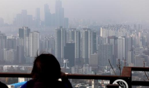 집값 불안에 이번에도 기준금리 동결…전문가들 그래도 서울 집값 우상향