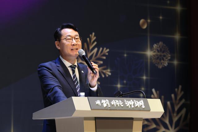 정명근 화성특례시장이 자원봉사자의 날 기념사를 하고 있다 사진화성시