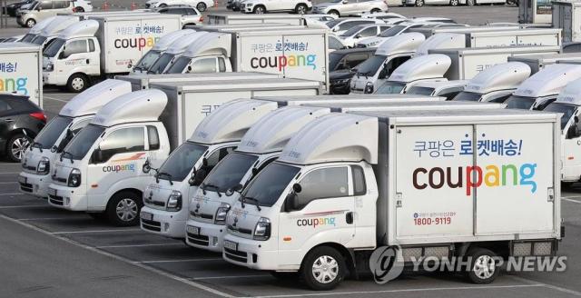 쿠팡 배송차량이 줄지어 서 있는 모습이다 사진연합뉴스