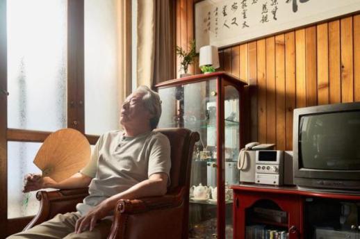 Super-aged South Korea sees record share of one-person households