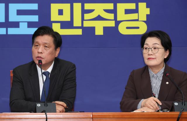 더불어민주당 조승래 사무총장이 30일 서울 여의도 국회에서 당무 현안 관련 기자간담회를 하고 있다사진연합뉴스