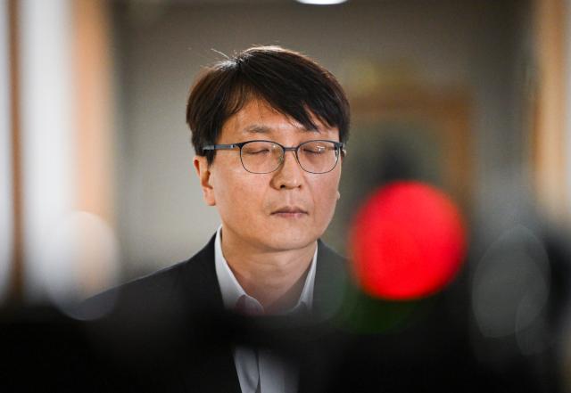 취재진 질문 듣는 박대준 쿠팡 대표
서울연합뉴스 한종찬 기자 30일 정부서울청사에서 쿠팡 관련 긴급 관계부처 장관회의가 열린 가운데 박대준 쿠팡대표가 회의장을 나서며 취재진 질문을 듣고 있다 20251130 공동취재
sabaynacokr2025-11-30 164553
저작권자 ⓒ ㈜연합뉴스 무단 전재 재배포 금지 AI 학습 및 활용 금지저작권자 ⓒ ㈜연합뉴스 무단 전재 재배포 금지 AI 학습 및 활용 금지