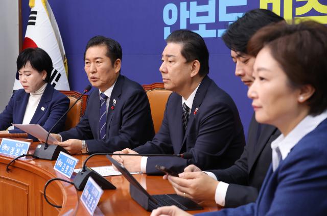 더불어민주당 정청래 대표가 1일 서울 여의도 국회에서 열린 최고위원회의에서 발언하고 있다사진연합뉴스