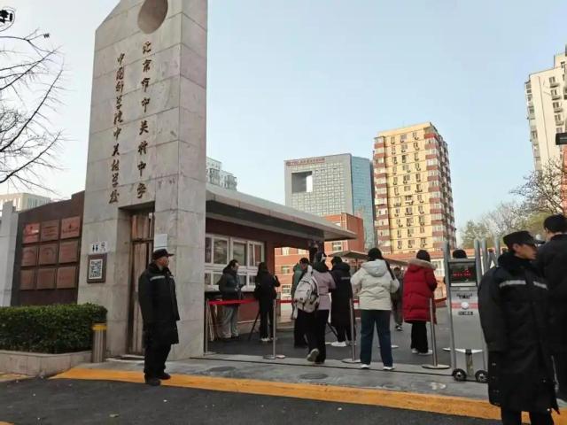 중국 2026년도 공무원시험이 치러진 한 시험장.[사진=바이두 연합]