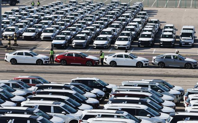 [장밋빛 수출, 내년은?] 기저효과·관세 불확실성·G2 무역갈등…3년 만에 '역성장' 가능성