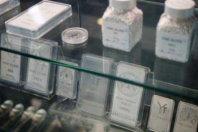 白银价格飙升 涨幅力压黄金