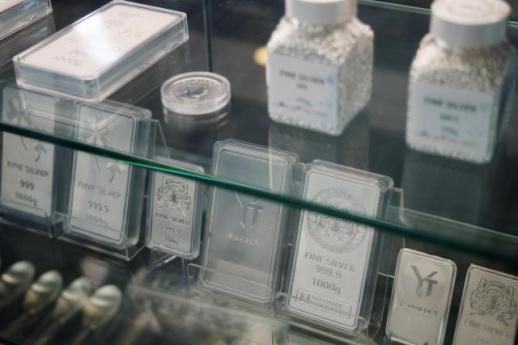 白银价格飙升 涨幅力压黄金