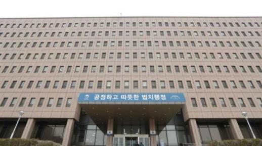  내란특검, 법정소란 김용현 변호인 징계 자료 檢에 송부...징계 개시 여부 결정 할 것