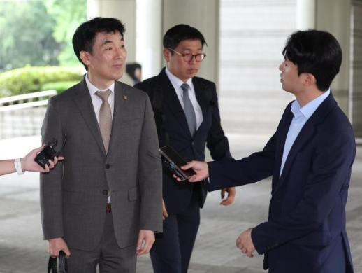 내란특검, 법정소란 김용현 변호인 징계 자료 檢에 송부...징계 개시 여부 결정 할 것