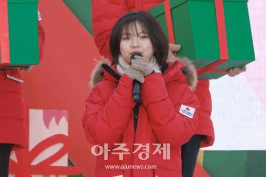 [포토] 백은별 소설가, 사랑의온도탑 점등식 참석